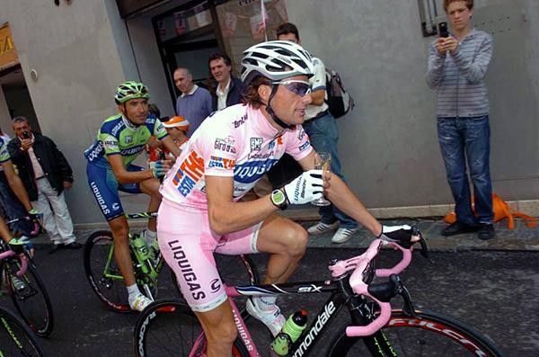 Danilo Di Luca (Liquigas) rides with some bubbly.