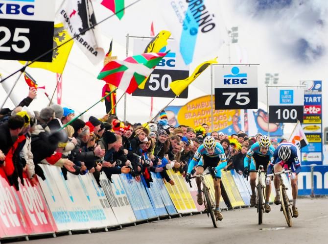 Juniors racing at the World Championships in Koksijde, Belgium