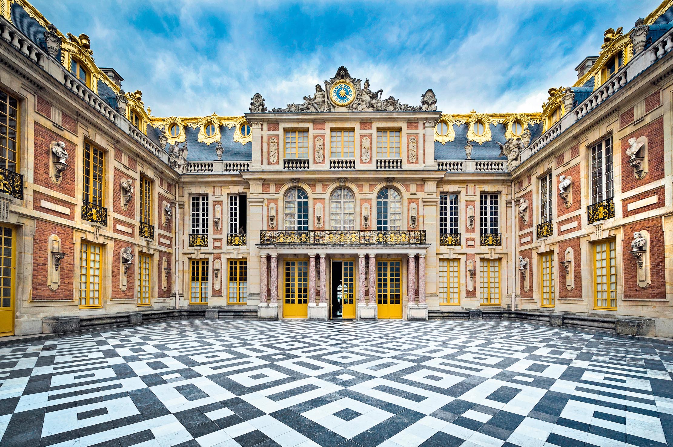 Fig 2: The scale and opulence of Versailles established the palace in the European imagination as the nonpareil of regal splendour.