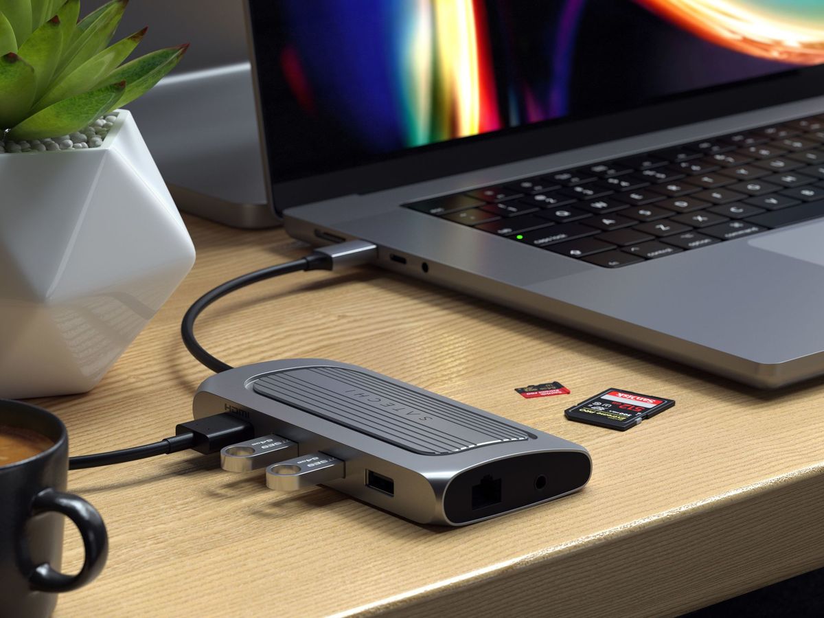 Satechi Multi Port 8k Hdmi Lifestyle