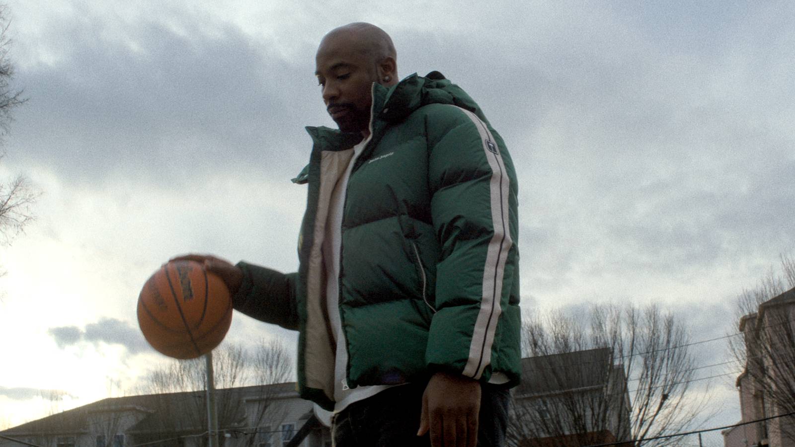 Gilbert Arenas with a basketball in Netflix movie Untold: Shooting Guard.
