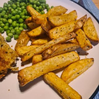 Air fried chips with peas on white plate