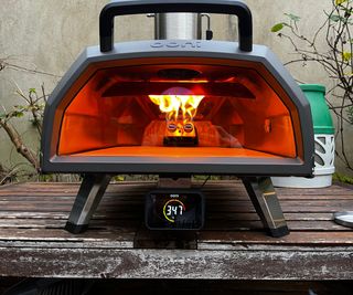 Heating up the Ooni Karu 2 Pro