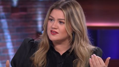 Kelly Clarkson's Divorce Is Finalized And The Details Include Guns, A ...
