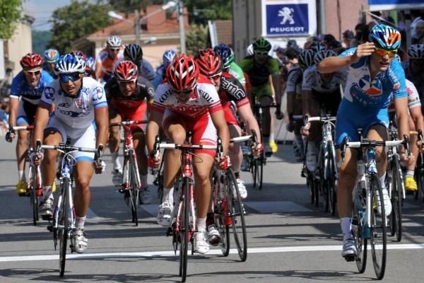 Steve Chainel (Bbox) and Tony Gallopin (Cofidis) battle for second.