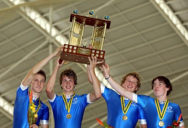 The men's U19 team pursuit podium topped by Victoria