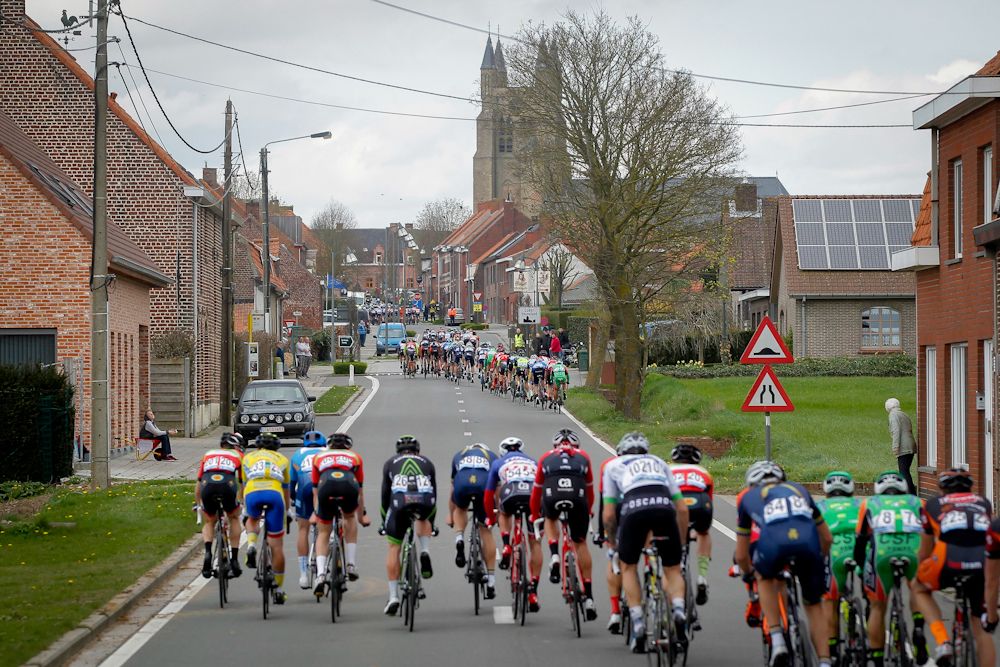 Crosswinds blew stage 2 of Three Days of De Panne into echelons