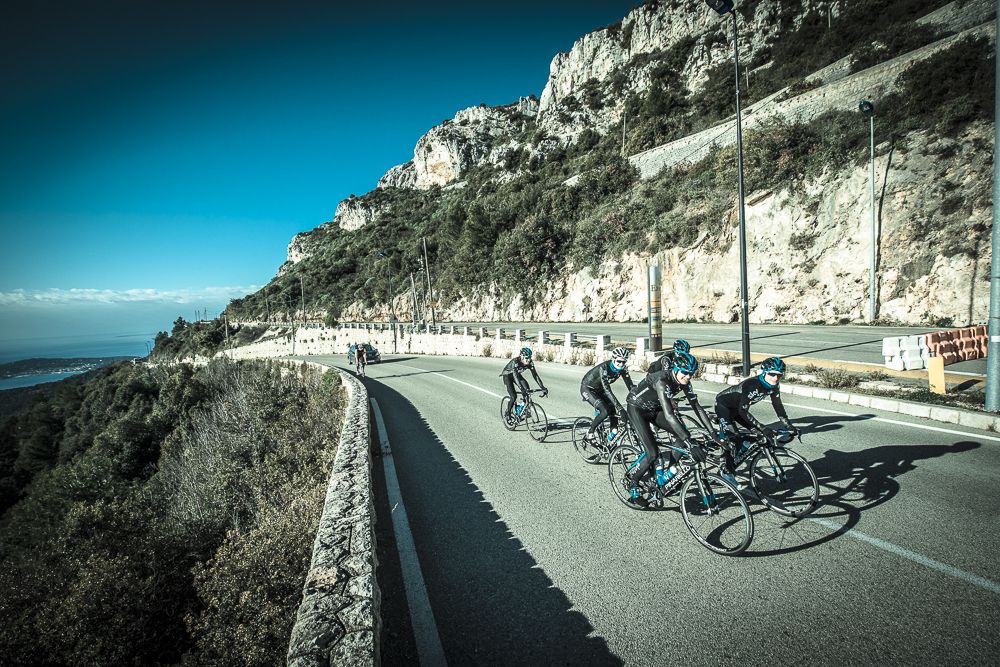 Chris Froome leads the way with Wout Poels, Salvatore Puccio, Diego Rosa, Ian Boswell, Kenny Elissonde, and Jonathan Dibben
