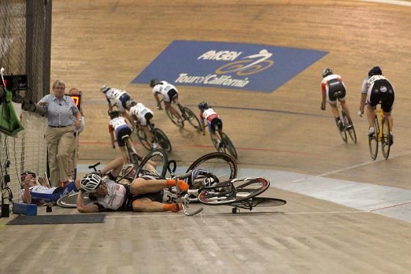 Shelby Reynolds his the net while Beth Newell protects her head in a Women's Points Race Final with mash-up Somersby Jenkins and Valerie Bostrom.