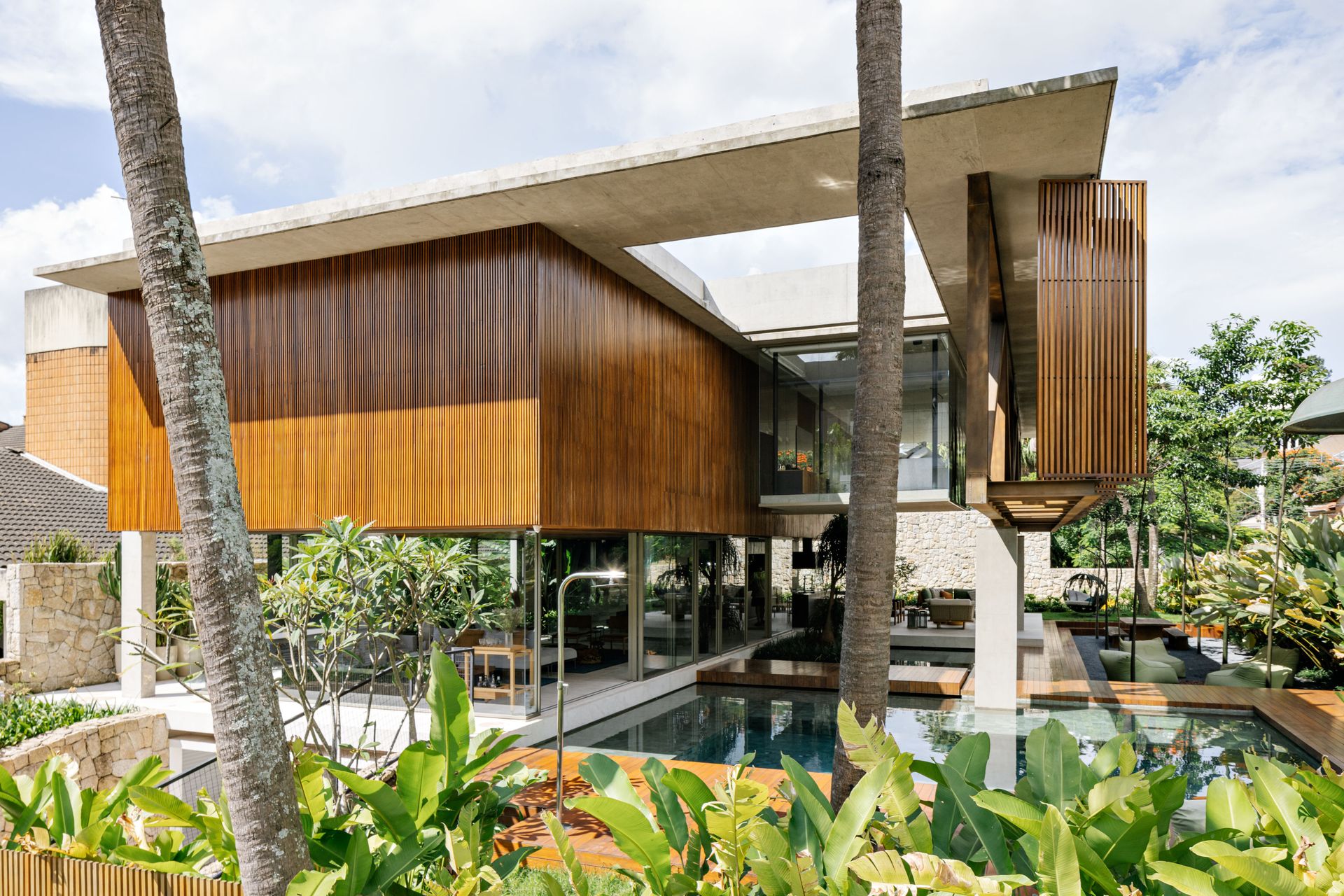 Casa Cumaru by FGMF Arquitetos, São Paulo, Brazil