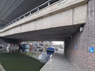 There's some nice detail in the brickwork and water. 