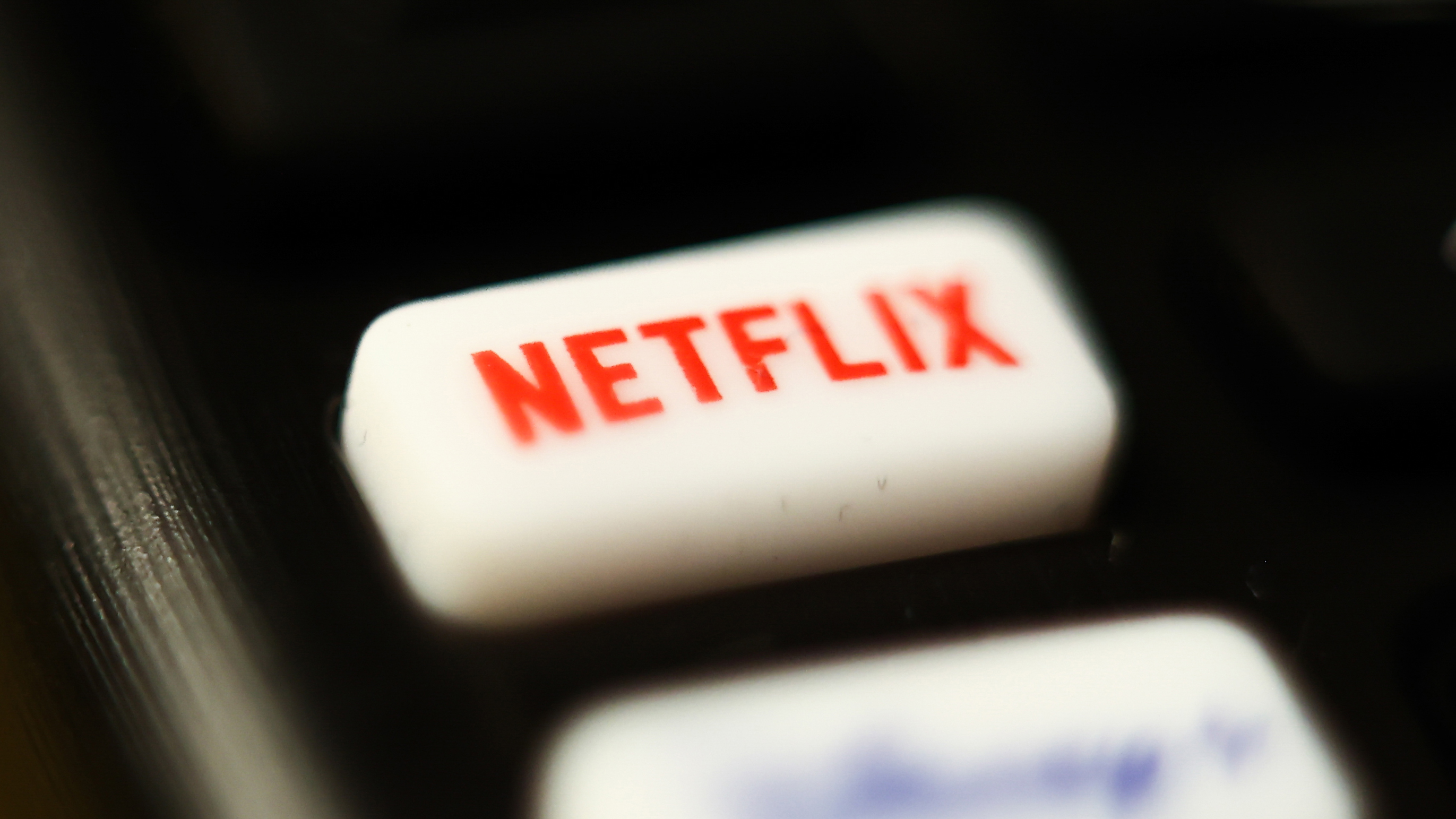 دکمه Netflix روی یک کنترل از راه دور