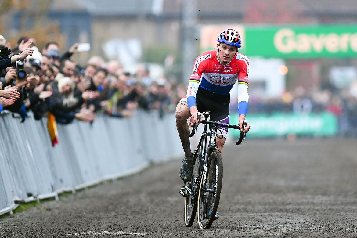 Mathieu van der Poel (Beobank - Corendon) crosses the line alone.