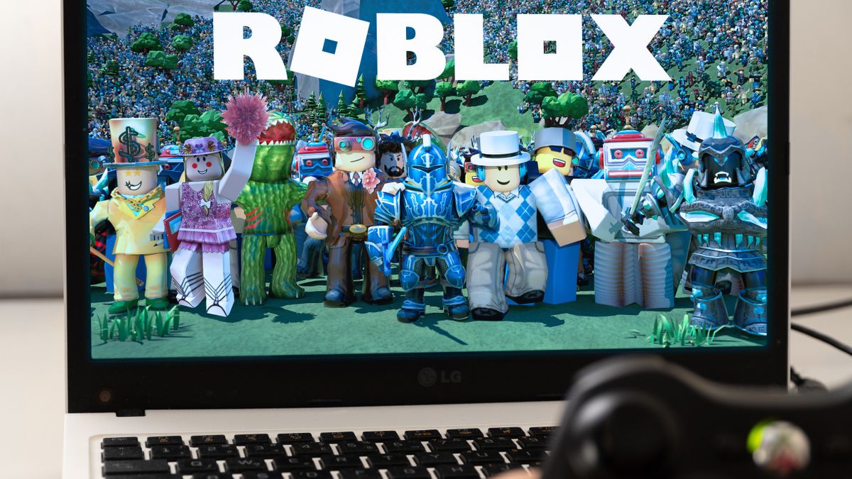 Build anything and everywhere - fake Roblox game by