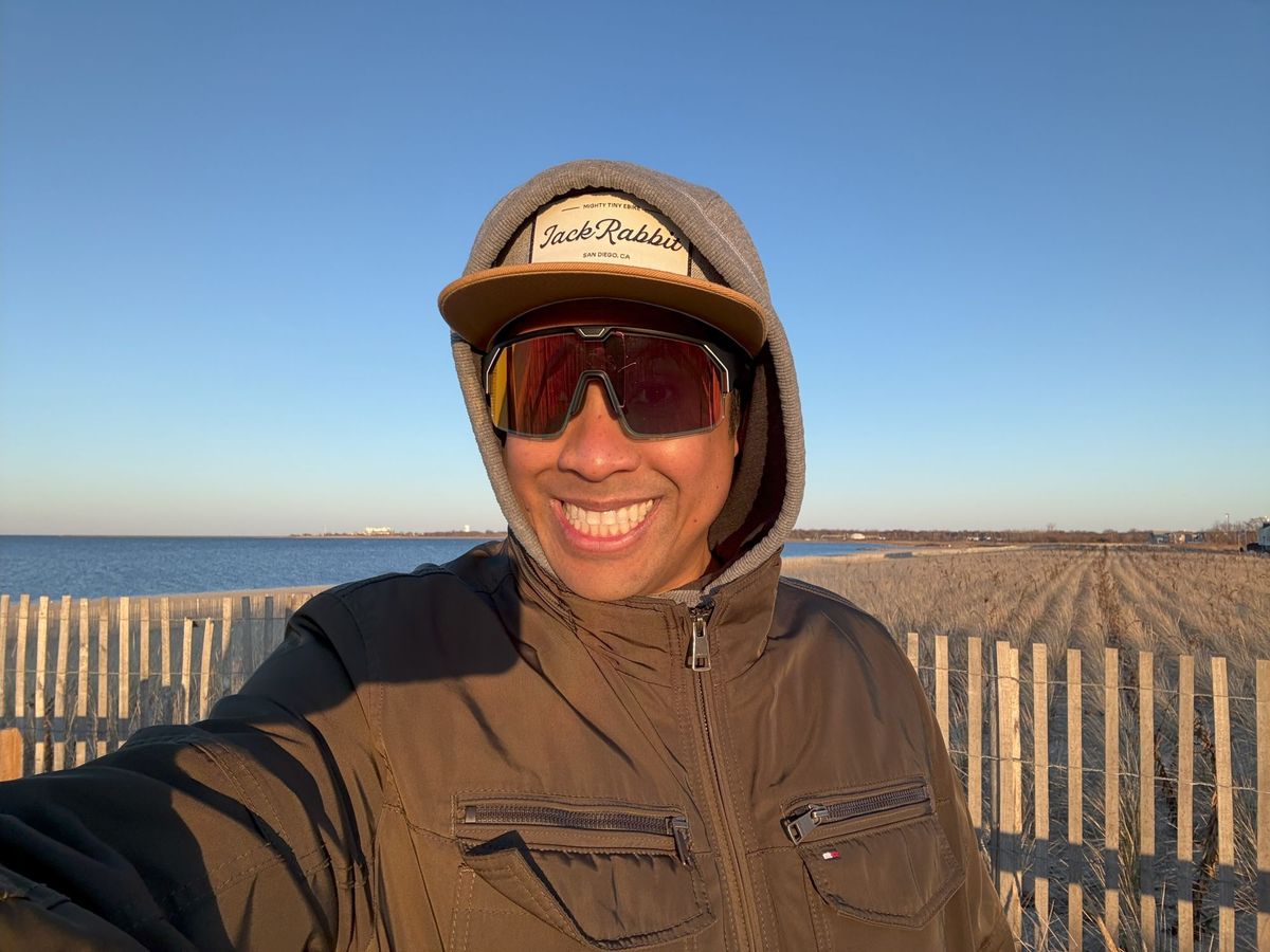 Apple iPhone 16 selfie sample.