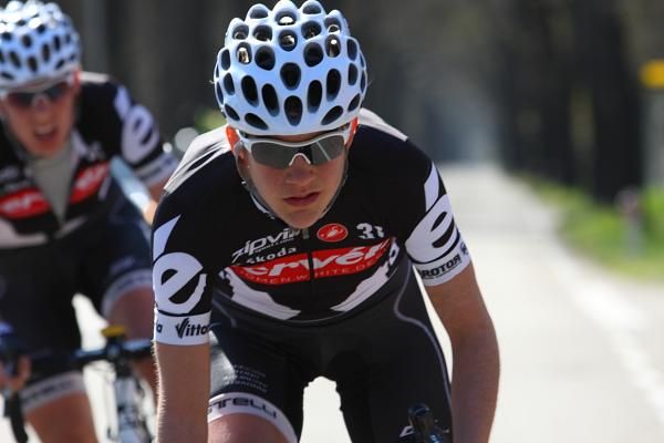 Lieselot Decroix (Cervelo Test Team) leads the bunch chase to Johansson