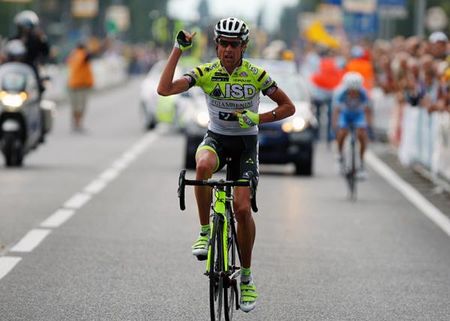 Patrik Sinkewitz (ISD - Neri) outsprinted Domenico Pozzovivo (Colnago - CSF Inox) to win the Giro della Romagna.