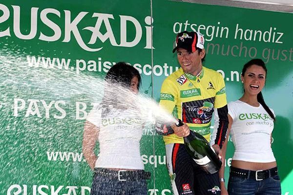 Alejandro Valverde (Caisse d'Epargne-Illes Balears) considering the wet t-shirt option?