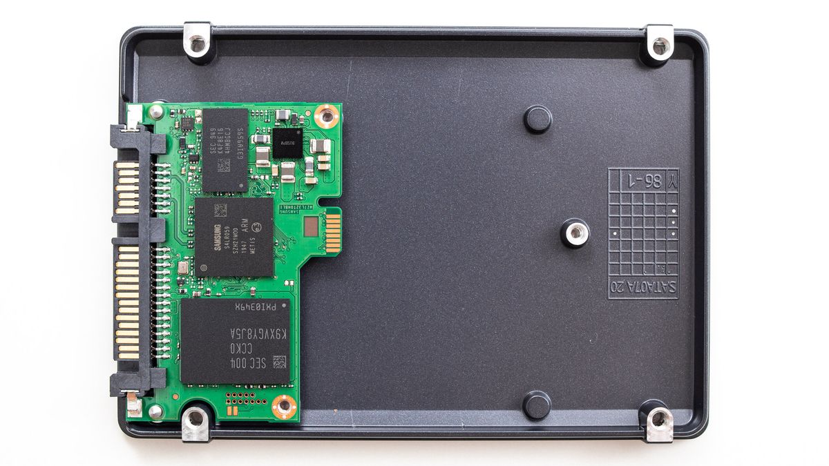 Samsung 870 QVO SATA SSD Review: Taking baby steps with QLC