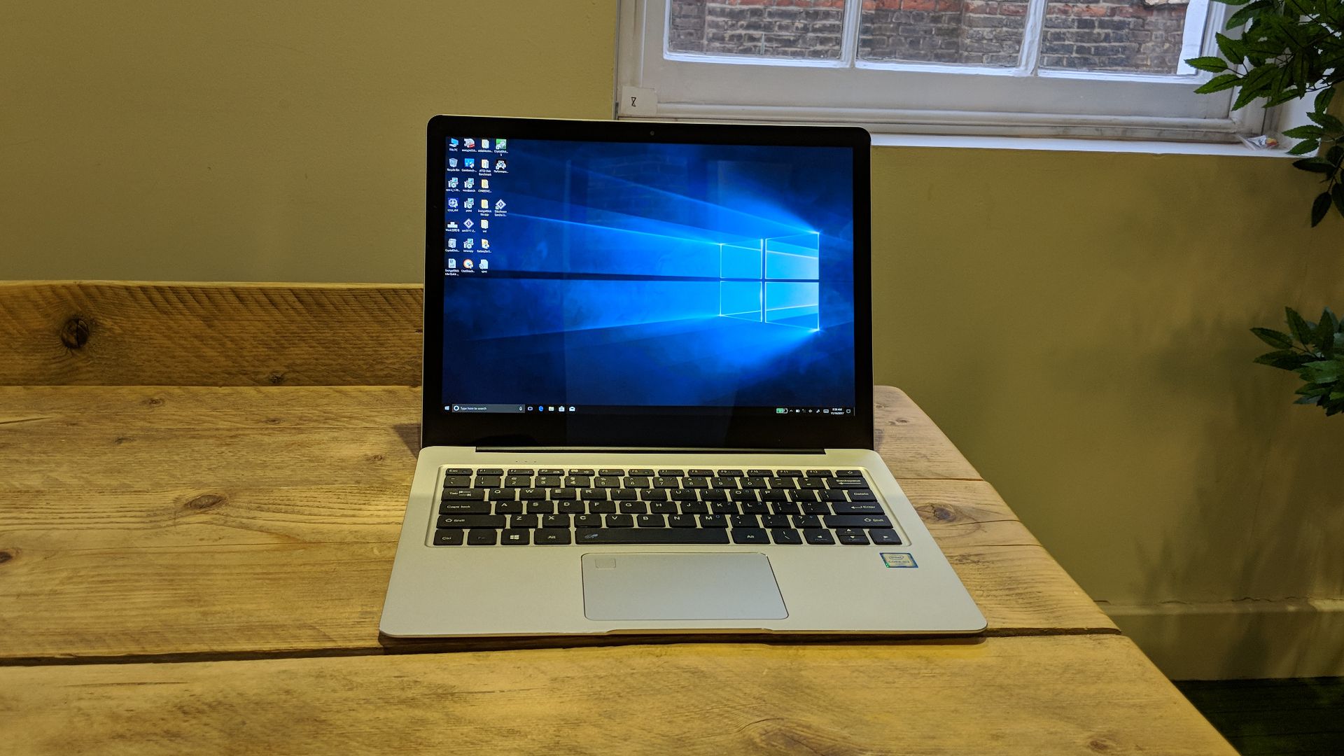 【美品】【高精細タッチディスプレイ】CUBE Thinker i35』発表、メモリ8GB+256GBなどスペック・価格 Thinker 13.5型『Cube i35　ノートPC Windowsノート本体