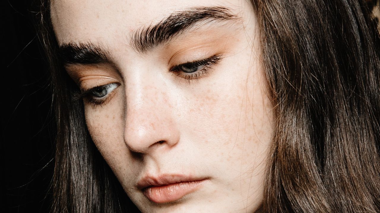 Model Alisha Nesvat with thick eyebrows to illustrate a guide to the best eyebrow gels