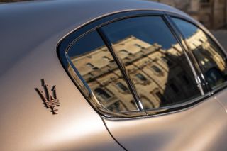 Maserati Grecale Folgore in Rame Folgore, in Piazza Duomo in Lecce