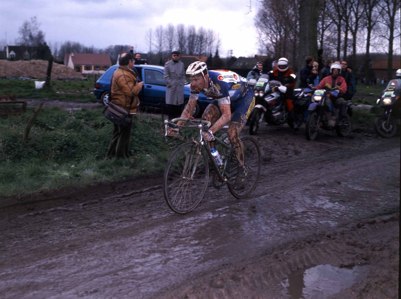 A clogged rear suspension proved costly for Johan Museeuw at the 1994 Paris-Roubaix.