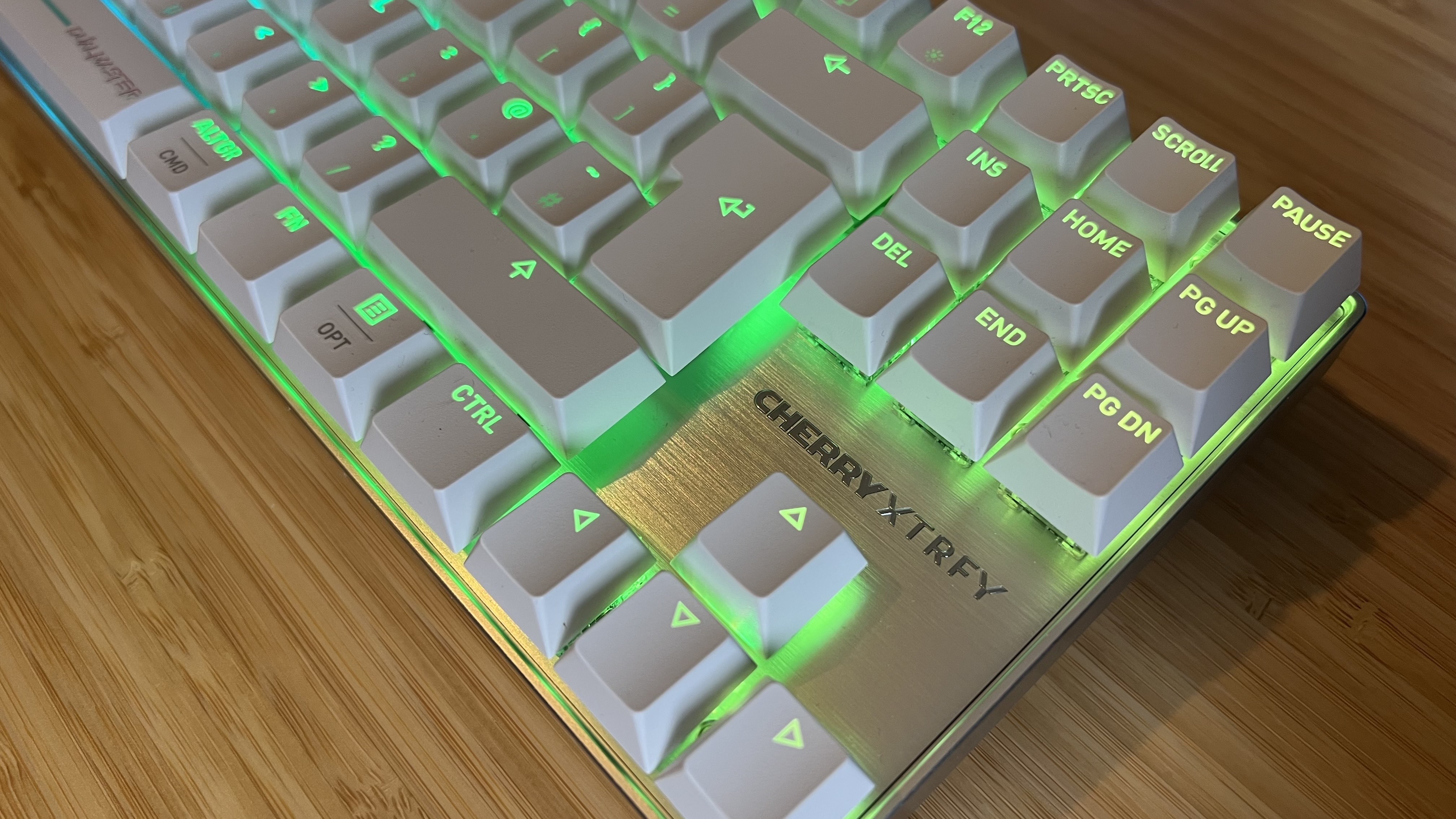 Arrow buttons and nav keys on Cherry XTRFY MX 8.2 Pro TMR Wireless gaming keyboard