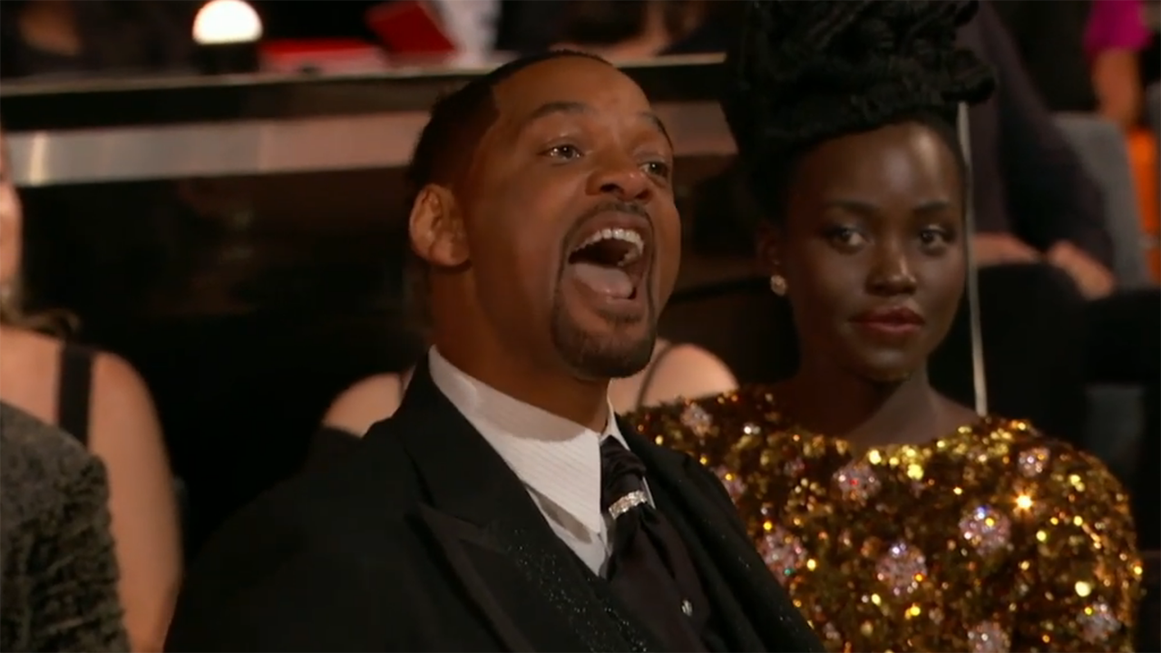 Chris Rock, wearing Detroit Tigers hat, appears on stage for first time  since Oscars slap