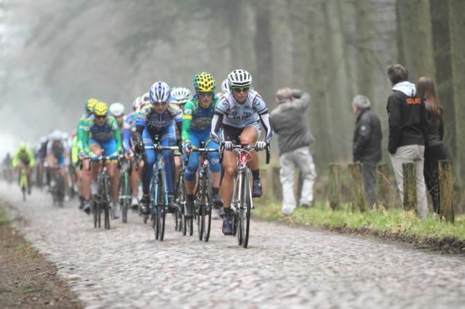 The first section of cobbles strung out the bunch in the Drenthe World Cup