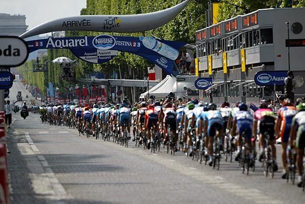 The 2006 Tour de France peloton