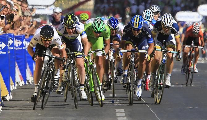 Mark Cavendish wins the sprint on the Champs Elysees in 2012