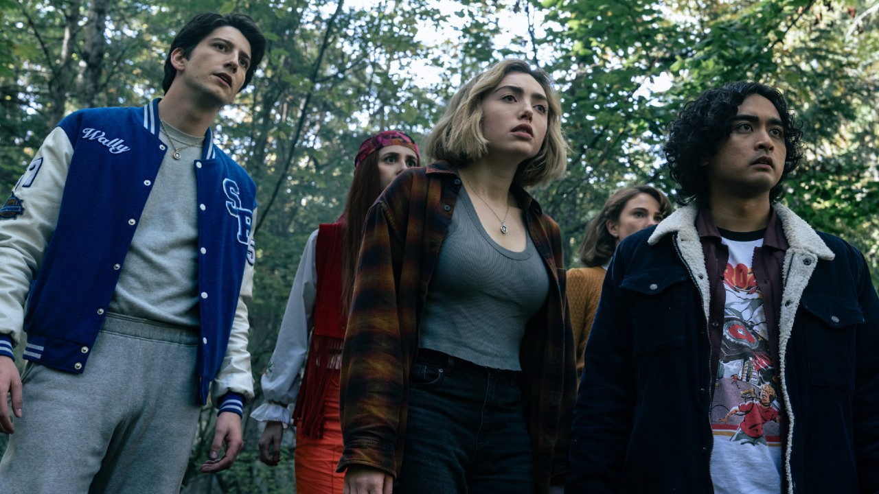 L-R: Milo Manheim as Wally Clark, RaeAnne Boon as Dawn, Peyton List as Maddie Nears, Jess Gabor as Janet Hamilton and Kristian Ventura as Simon Elroy in School Spirits Season 3 finale. 