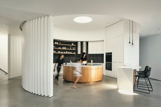 Central kitchen at Round House by Feldman architecture