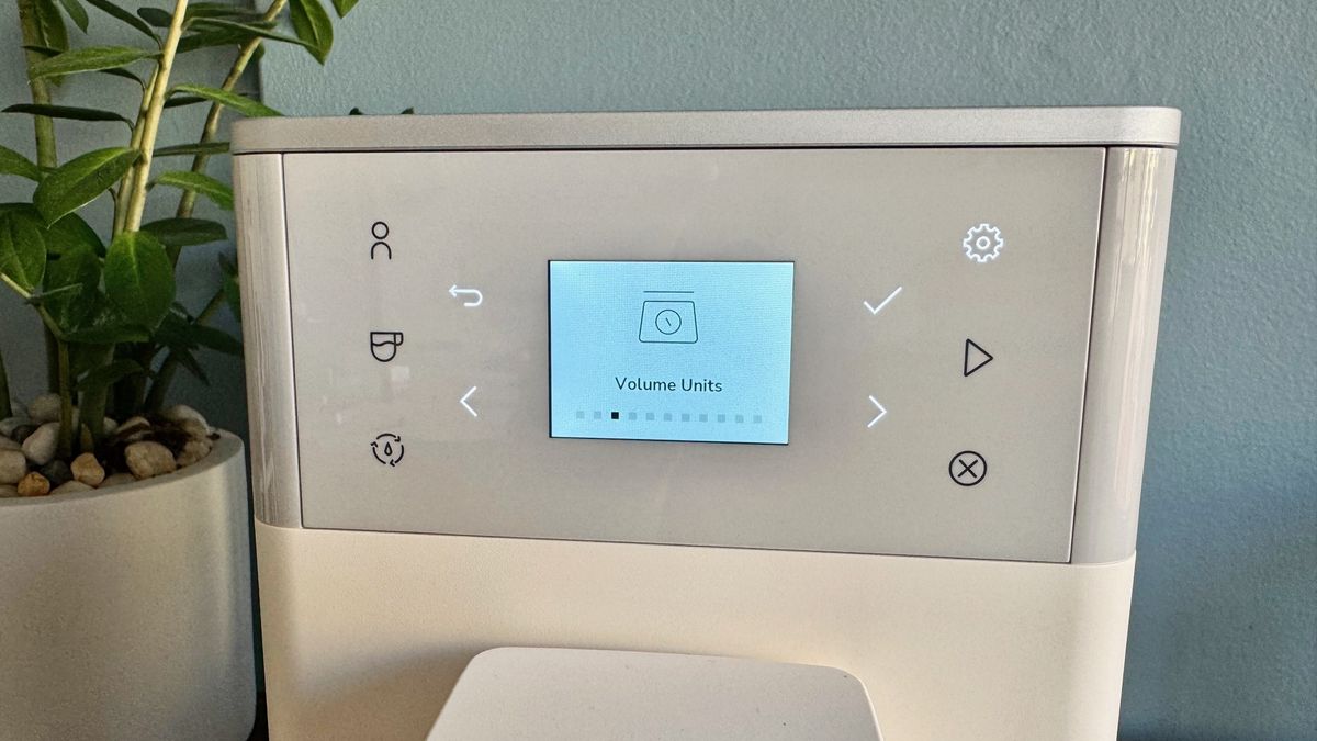 Settings screen on KitchenAid KF3