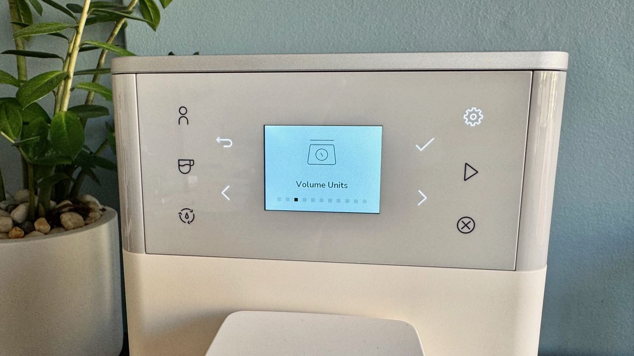 Settings screen on KitchenAid KF3