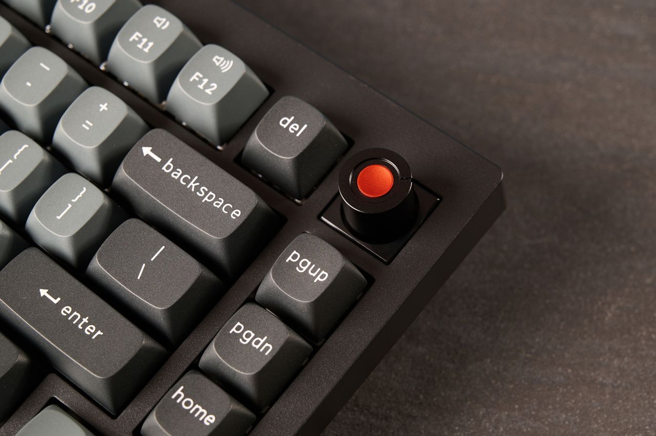 A Keychron V1 8K wired mechanical keyboard