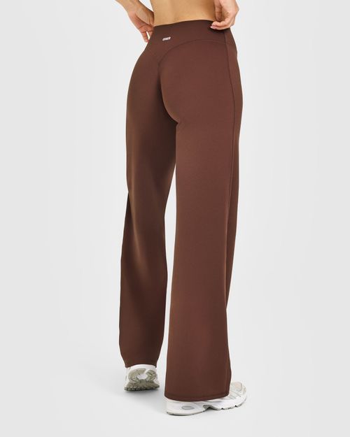 Softmotion&trade; Straight Leg Pants With White Logo | Espresso Brown