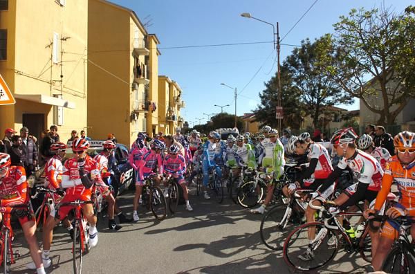 The riders await the start of the stage under sunny skies