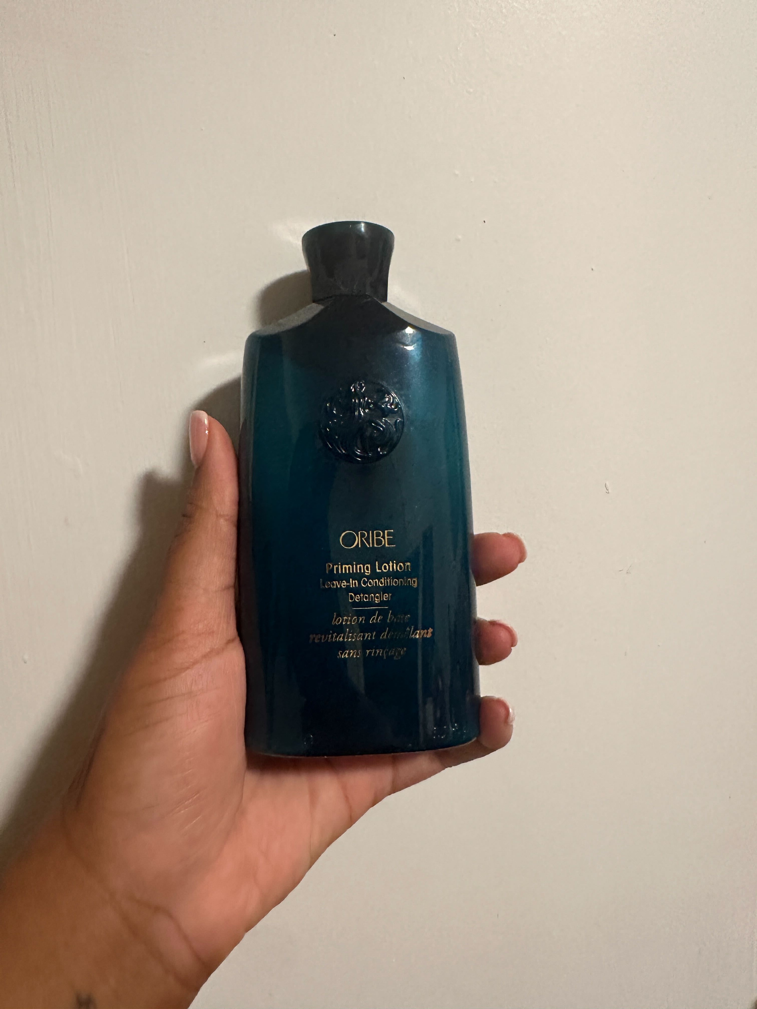 Ariel Baker testing the Oribe Hair Priming Lotion Leave-In Conditioning Detangler