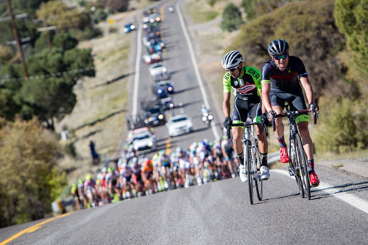 Two riders get a gap on the men&rsquo;s field