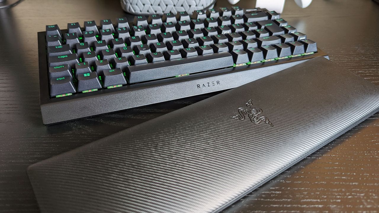 Razer BlackWidow V4 75% keyboard