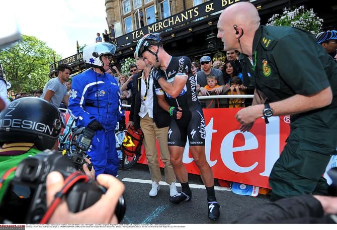 Mark Cavendish tries to get back up