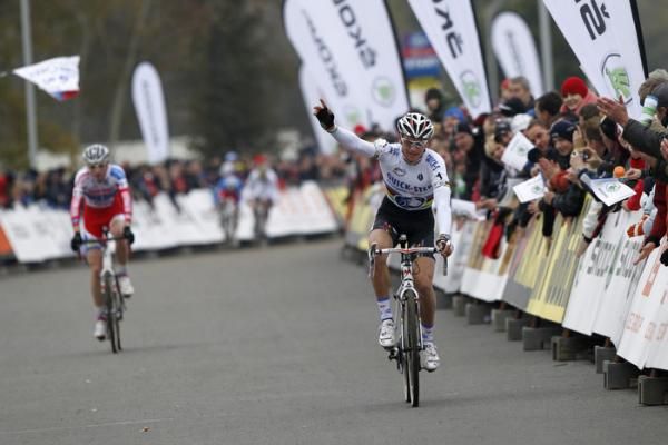 Stybar waves to his home crowd as he comes to the line in second.