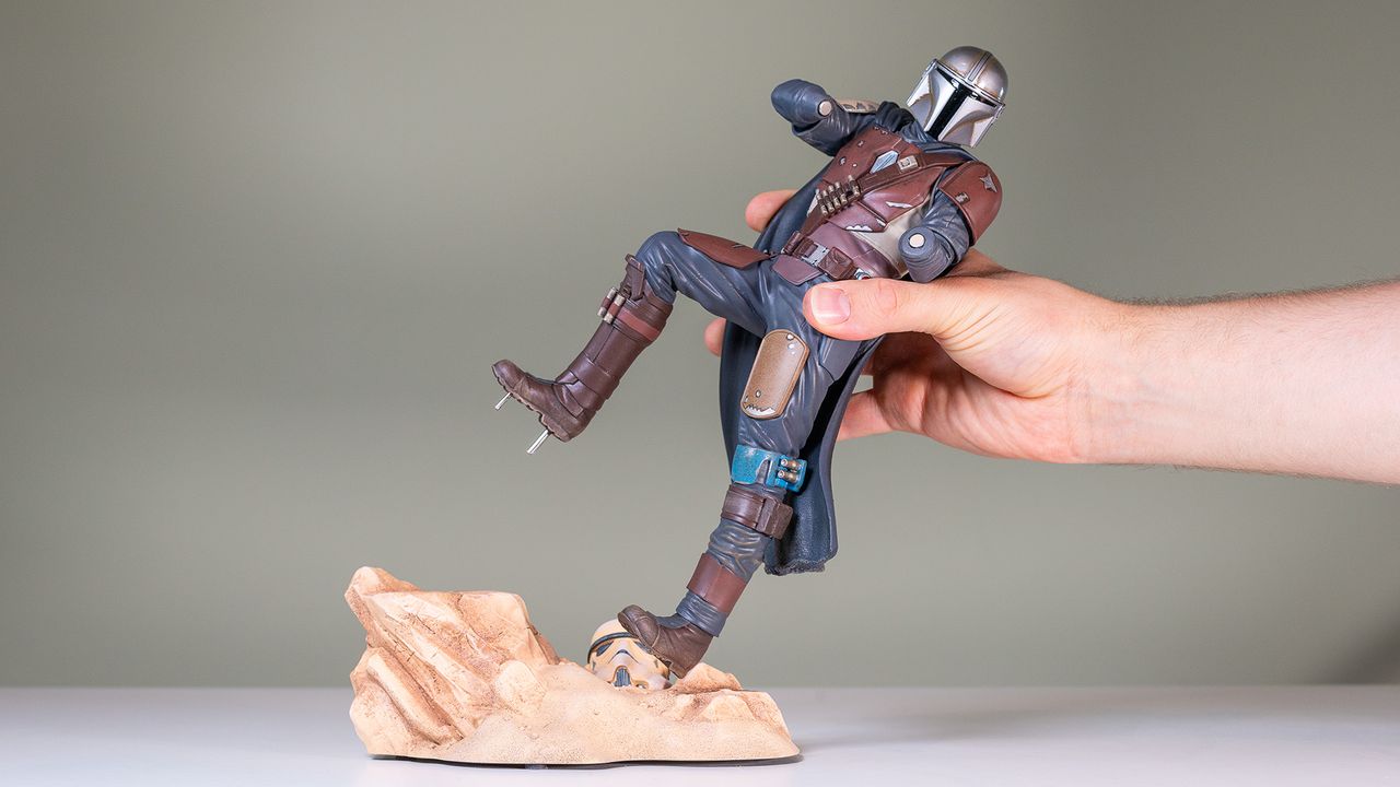 Assembling the Gentle Giant Mandalorian 1:7 scale statue