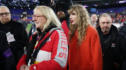 Taylor Swift and Donna Kelce at the Superbowl