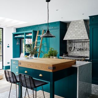 Green kitchen with breakfast bar