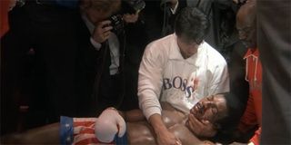 Rocky holding a lifeless Apollo Creed