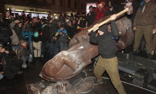 Lenin statue