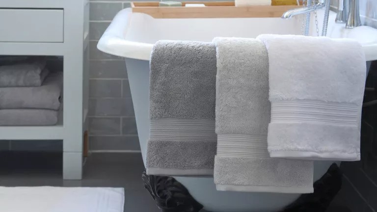 HOW TO KEEP YOUR TOWELS WHITE, SOFT AND FLUFFY